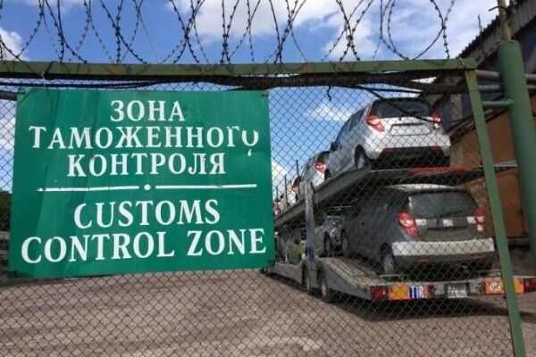 Украина полностью отказалась от автоимпорта из России