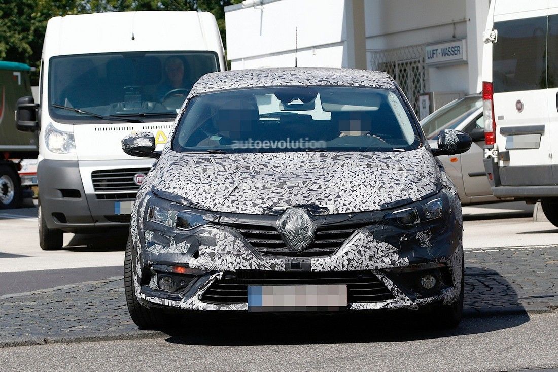 Renault Megane-2016 попозировал перед премьерой
