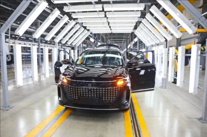 Началось производство первого гибридного автомобиля в России