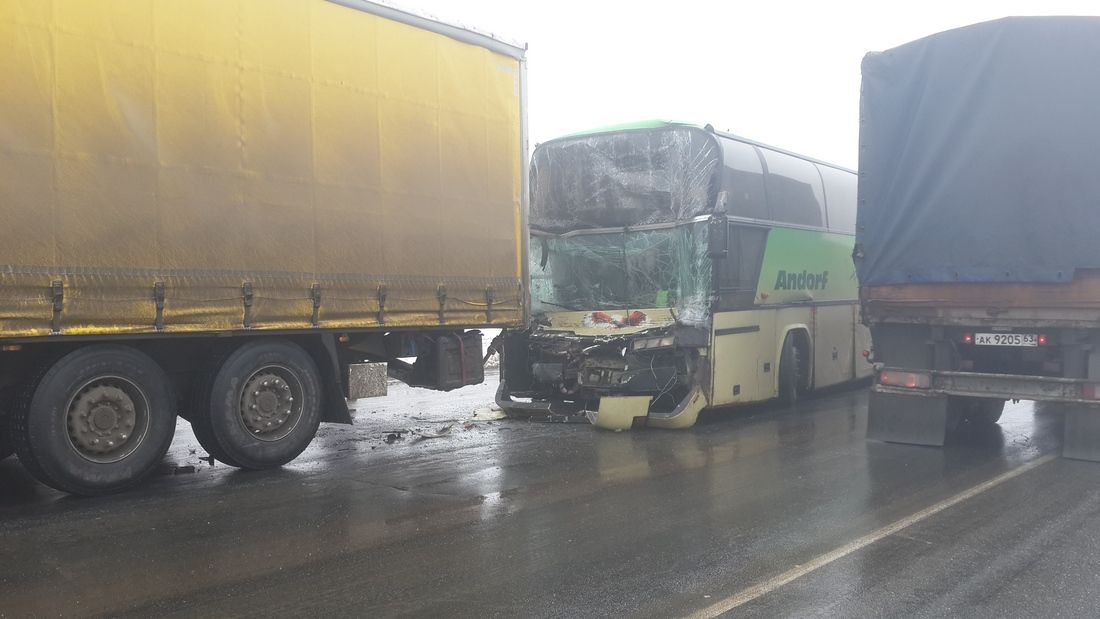 Автобус с 50 пассажирами попал в ДТП из-за непогоды