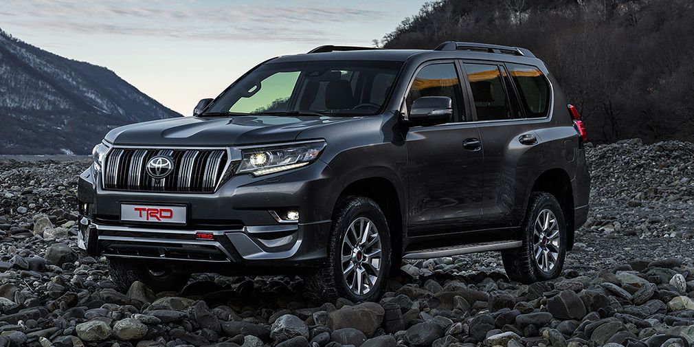 Дорого, но круто: спецверсии Toyota Land Cruiser 200 и Prado пришли в Россию