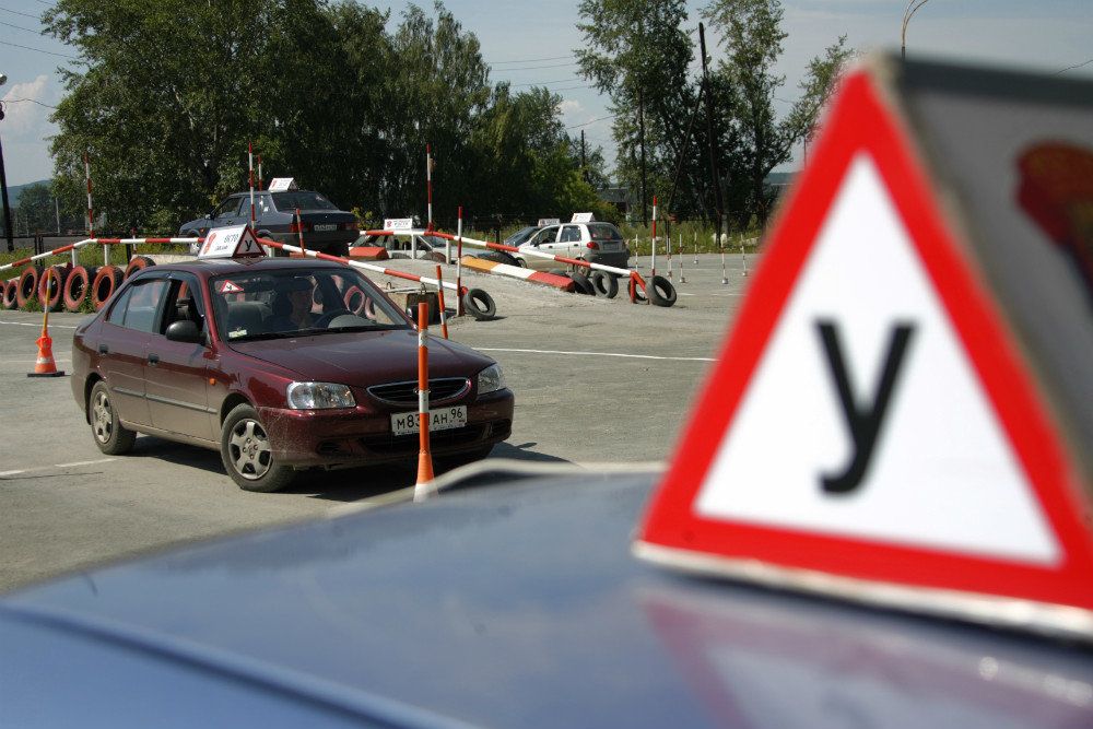 Российских водителей предложили поделить на любителей и профессионалов 