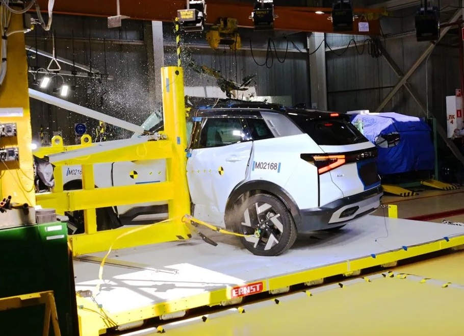 LADA Azimut_момент краш-теста.jpg