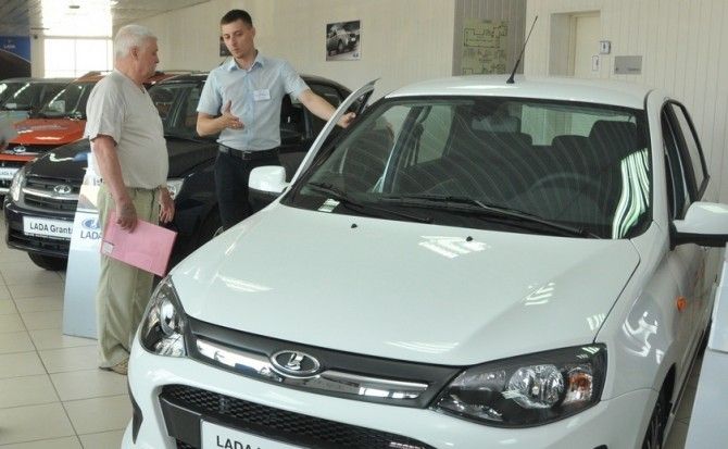 Программы господдержки обеспечивают половину продаж автомобилей в России
