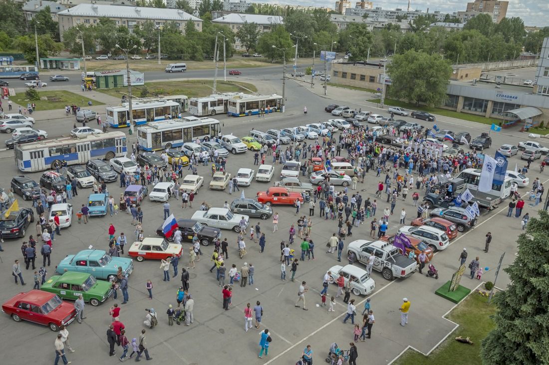 День города в Тольятти запомнился жителям красочным АВТОПАРАДОМ 