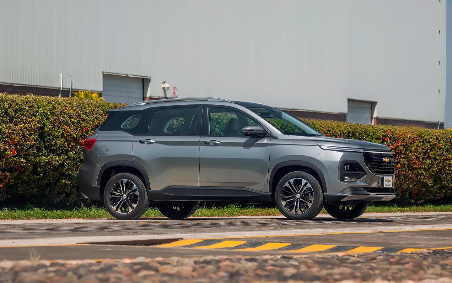 Начался прием заказов на кроссоверы Chevrolet Captiva из ОАЭ 