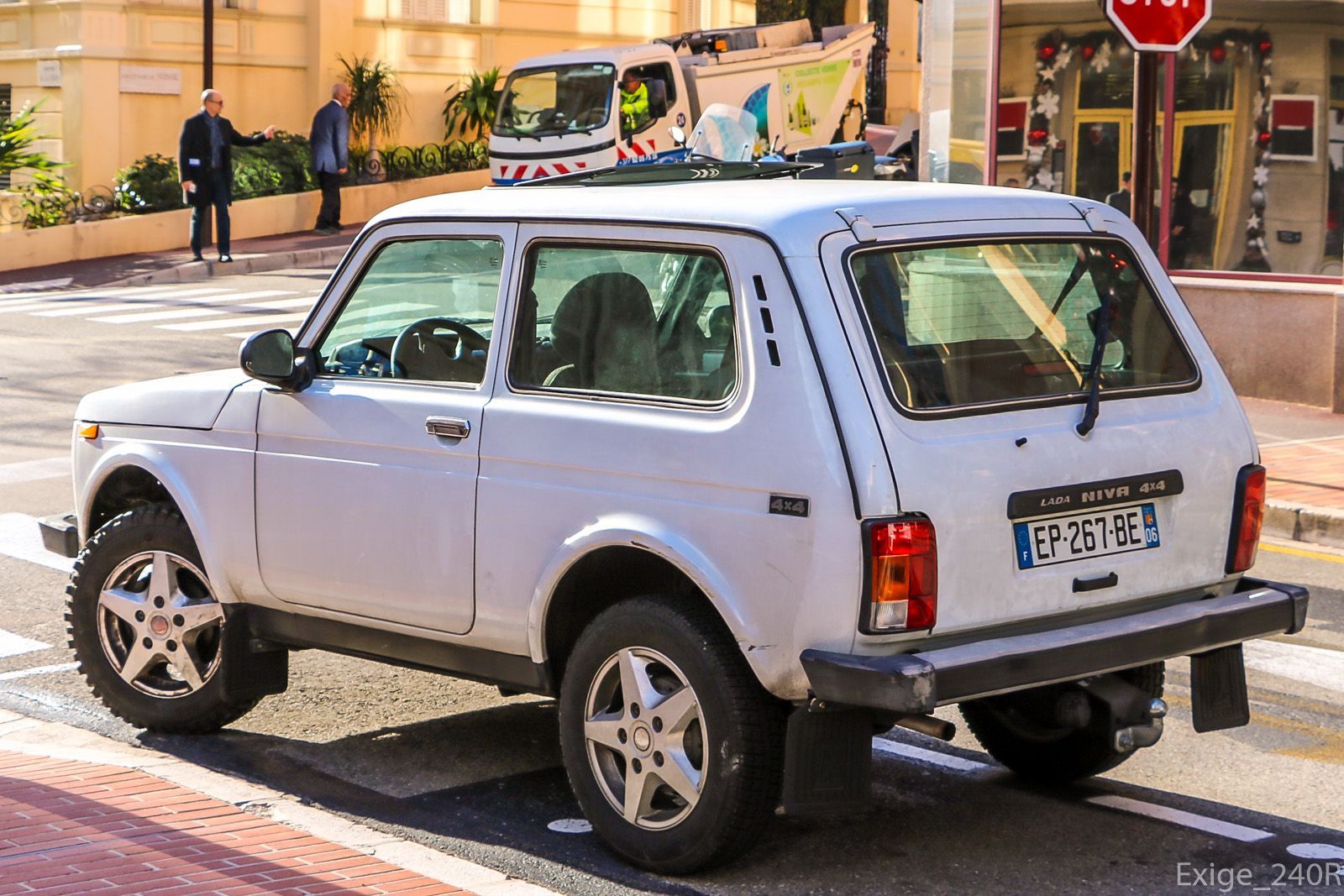 Почему европейцы избавляются от своих Lada Niva за копейки?