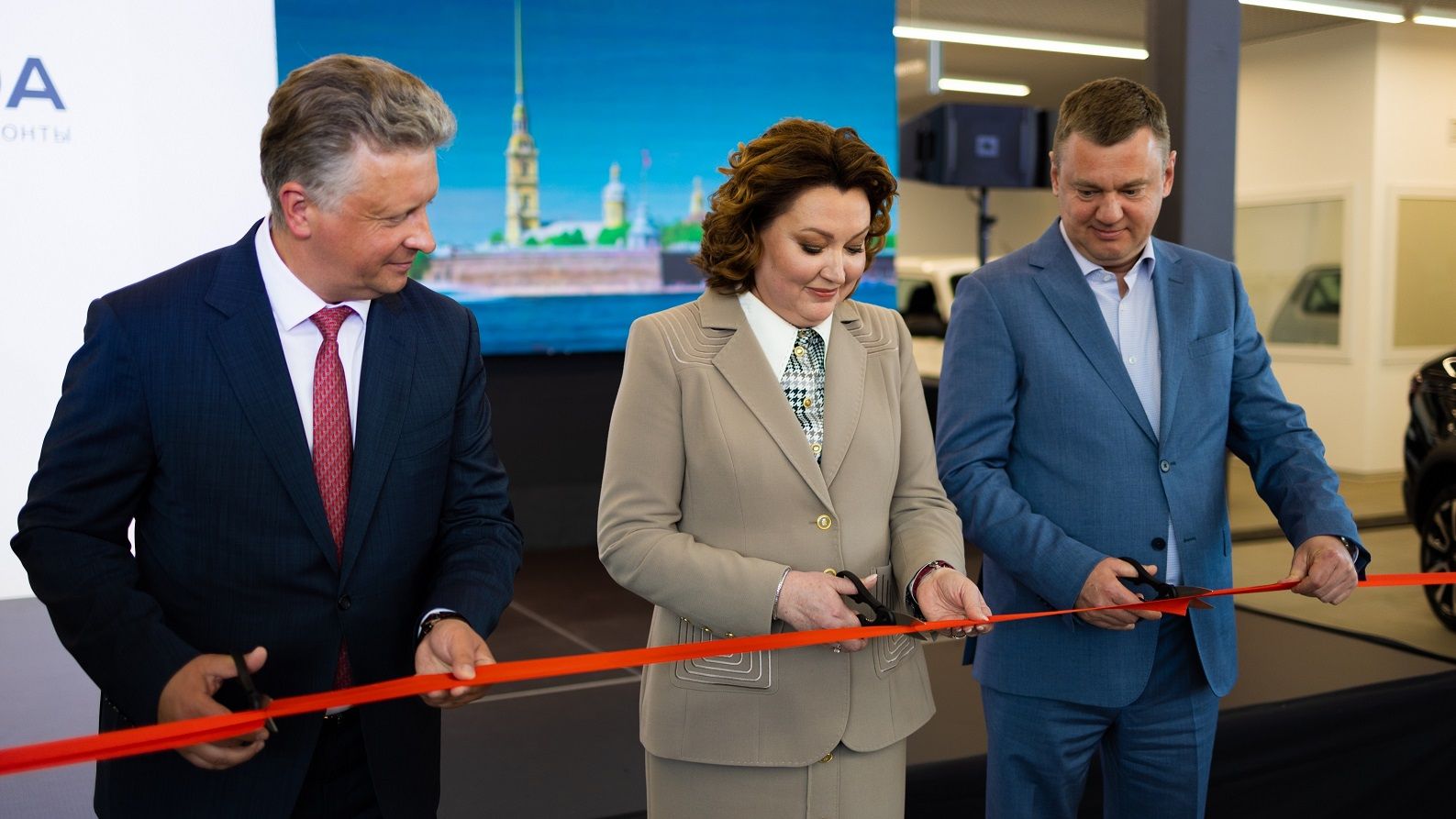 Торжественное открытие нового официального дилера LADA в Санкт-Петербурге