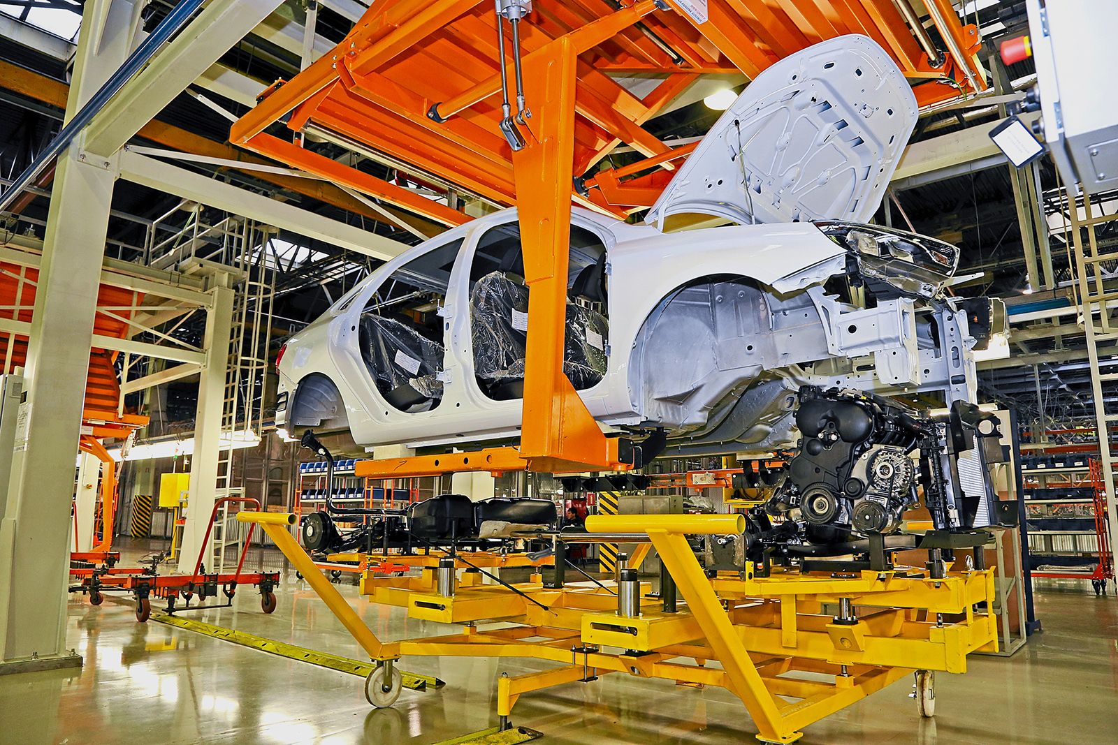 Электронику для производства Lada Vesta могут начать создавать в ближайшие два года 