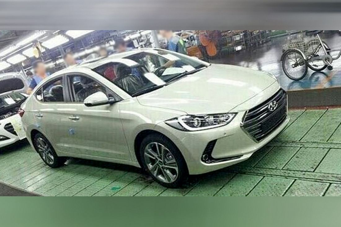 Новую Hyundai Elantra сфотографировали без камуфляжа