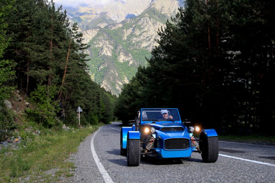 Токарь из Осетии сделал спортивный автомобиль стоимостью 2 млн. руб. 