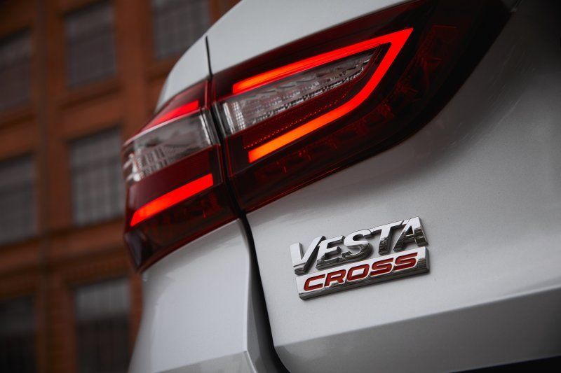 Почему упал спрос на Lada Vesta?