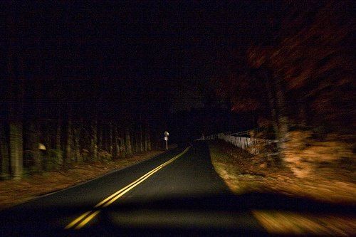 Иллюзии, возникающие ночью на осенних дорогах