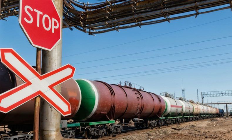 На поставки дешевого бензина в Россию планируют ввести запрет   