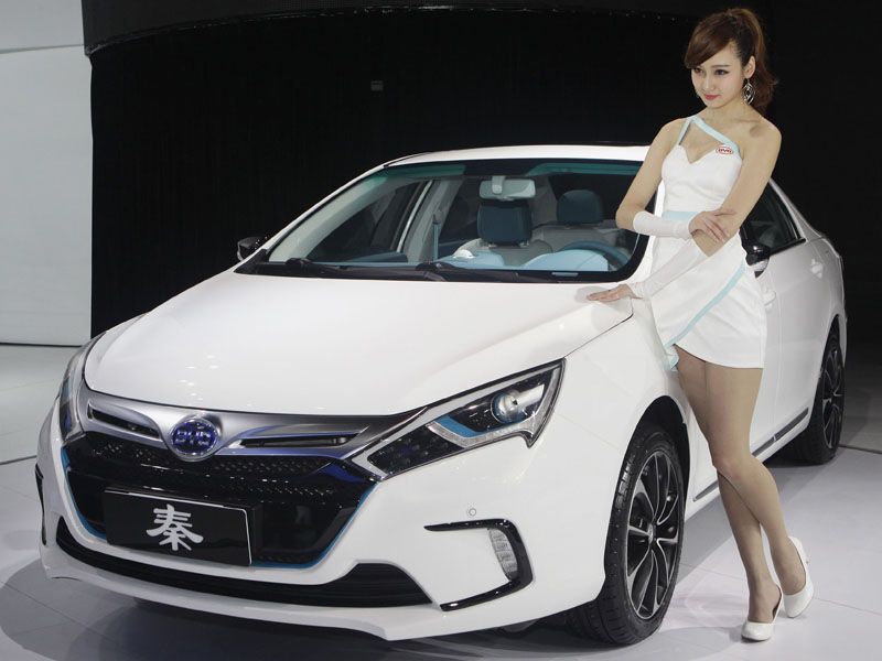 Продажи китайских автомобилей в январе упали на 38%