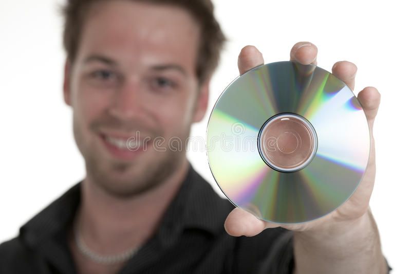 Дилер "впарил" клиенту CD-диск за 142 тыс. рублей
