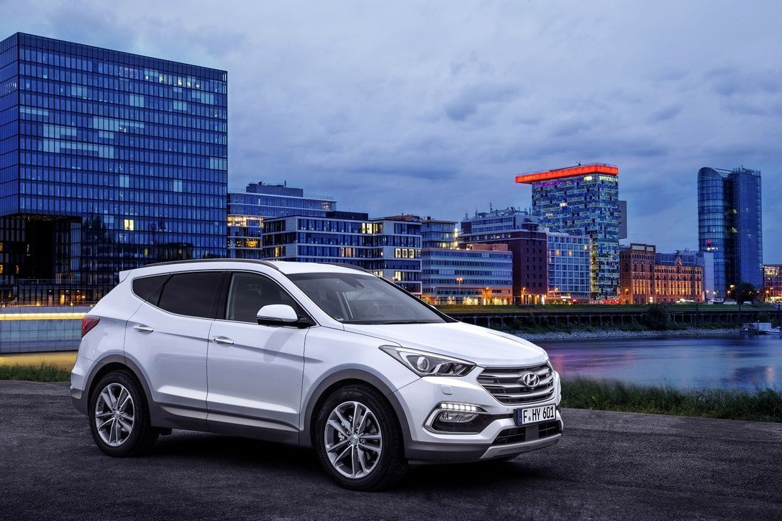 Hyundai рассекретила рестайлинговый Santa Fe и новый «кроссовер»