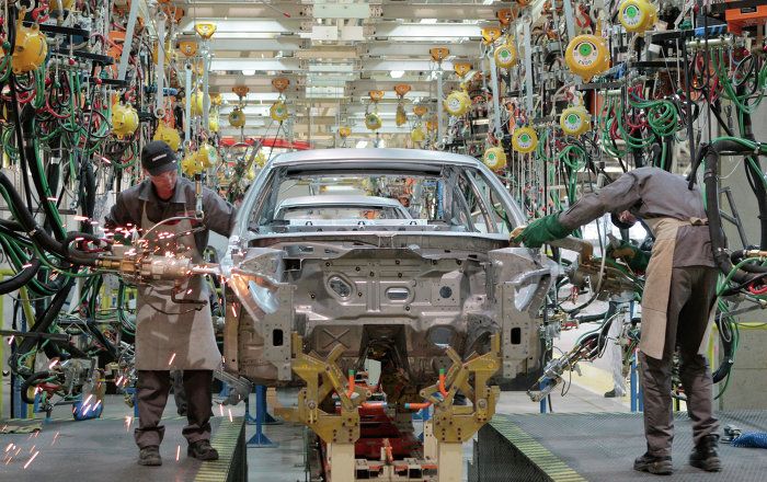 Nissan снизил производство в Питере - плохой спрос