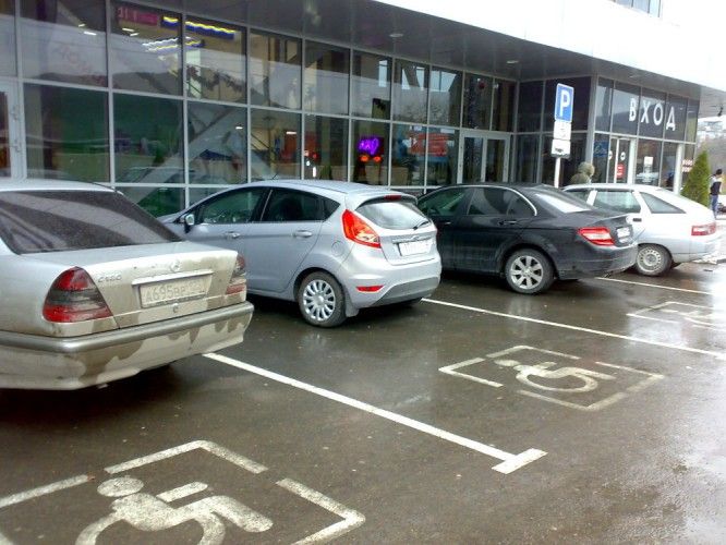 Парковки для инвалидов сократят