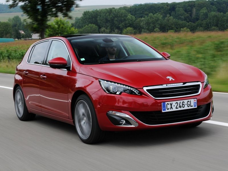 В Peugeot объявили о снижении цен в России 