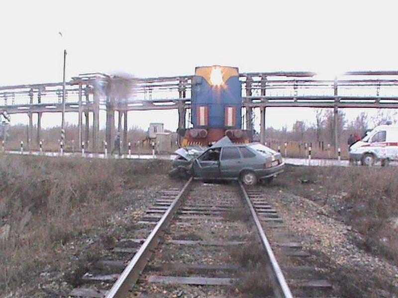 В Самарской области локомотив протаранил «Ладу»