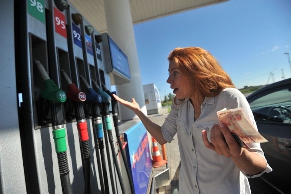 Росстат отчитался о динамике цен на бензин
