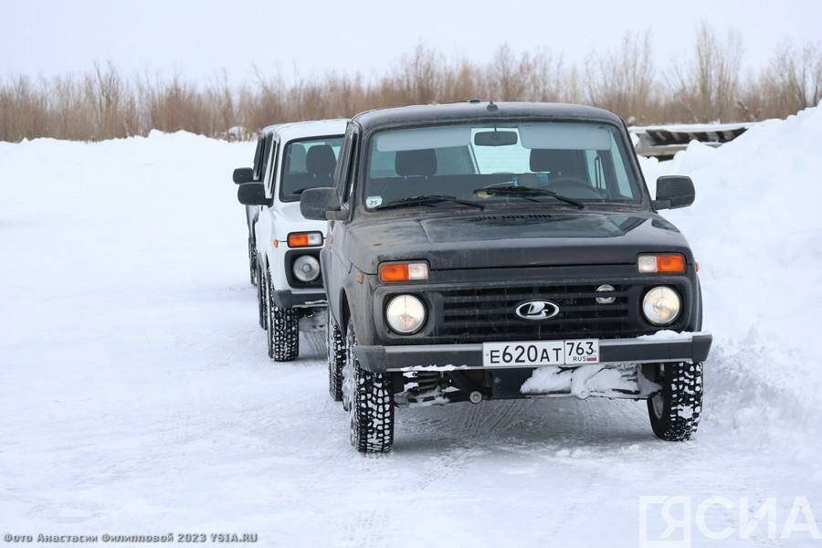 Автомобили LADA проходят испытания снегом и льдом в Якутии 