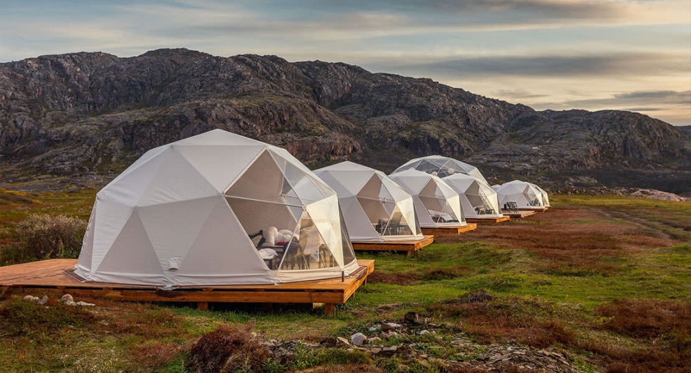 Глэмпинг-домики из тентов: выбор материалов для круглогодичного бизнеса
