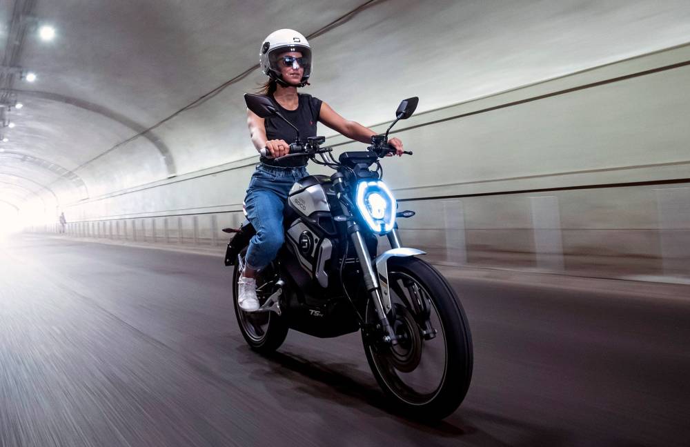 Новинка 2024 года от Super Soco – флагманский электромотоцикл Stash