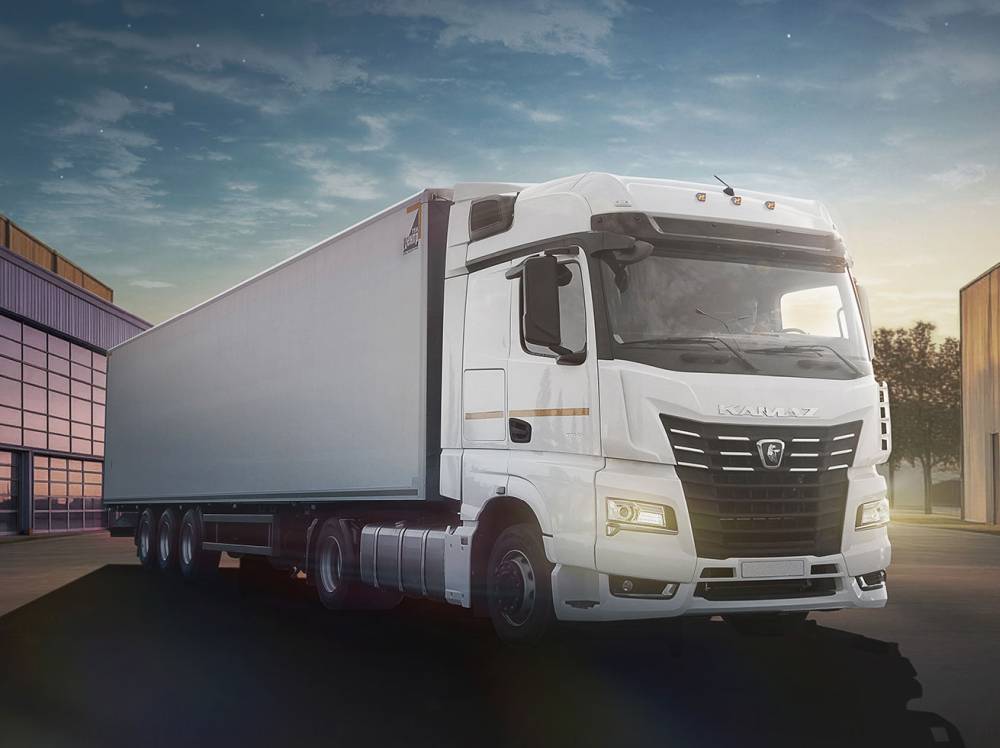 Что выбрать: самосвал, бортовой или седельный тягач? Разбор по задачам