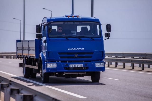 В России состоялись первые дорожные испытания беспилотного грузовика