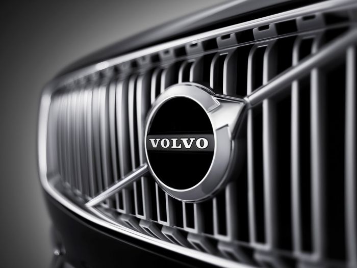 Марка Volvo обновила свой логотип