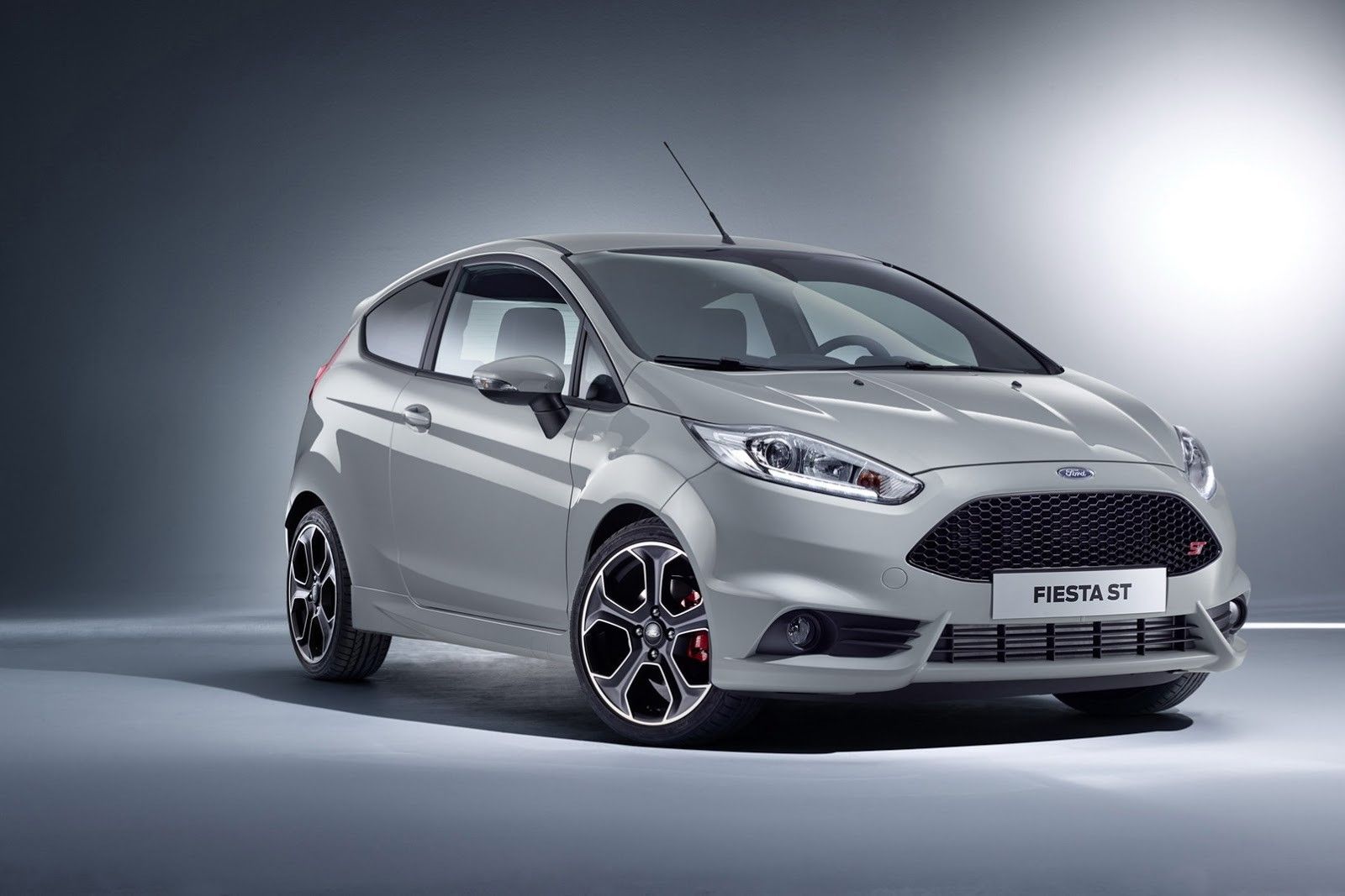 "Обжигающая" Ford Fiesta ST200: нам бы такую