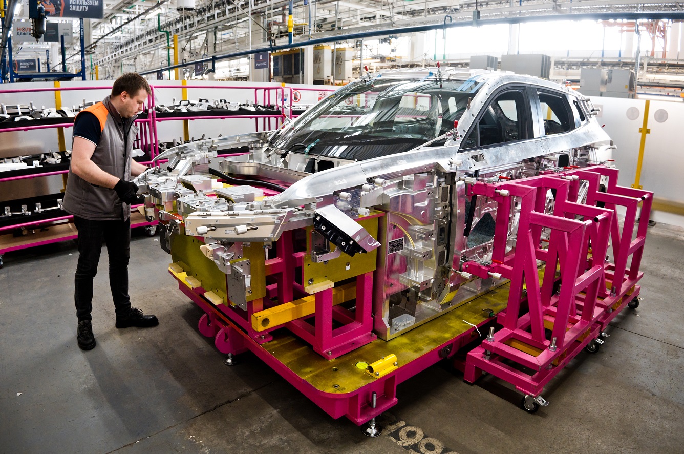 У новинки LADA Azimut проверяют качество геометрии деталей экстерьера и интерьера 