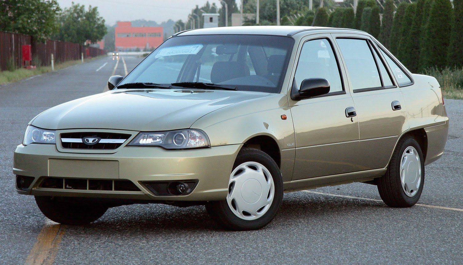 Можно ли купить в России приличный автомобиль до 100 тысяч рублей? 
