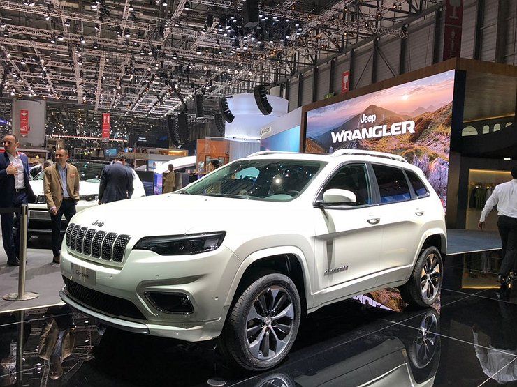 Объявлена дата начала российских продаж обновленного Jeep Cherokee