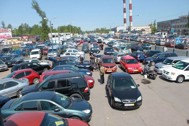 Россиянам хотят запретить продавать б/у авто с рук