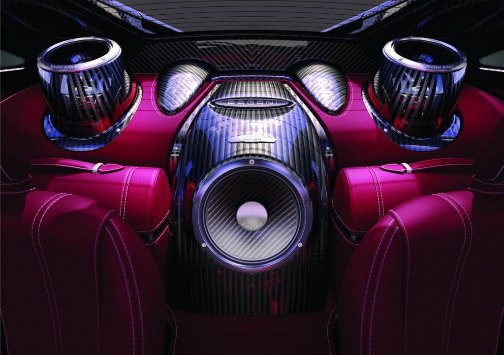 1600x1127-px-carbon-fiber-Huayra-interior-music-Pagani-speakers-supercar-1720767.jpg