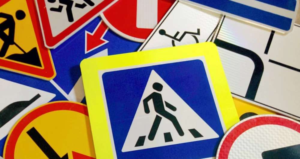 Светодиодный дорожный знак "Пешеходный переход" от производителя "Центрознак"
